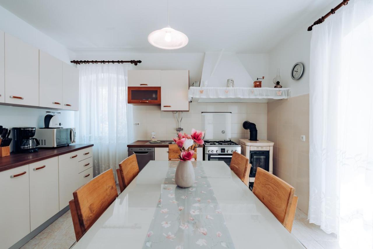 Guest House Sakarun Велі-Рат Екстер'єр фото