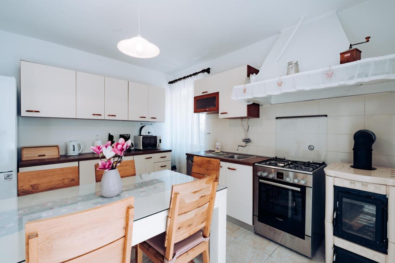 Guest House Sakarun Велі-Рат Екстер'єр фото