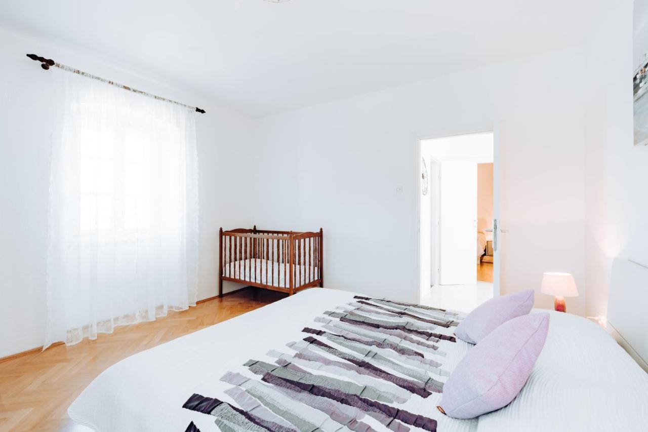 Guest House Sakarun Велі-Рат Екстер'єр фото